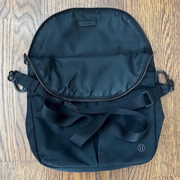 Lululemon All Night Festival Bag 5L - black with black hardware - Picture 6 of 7